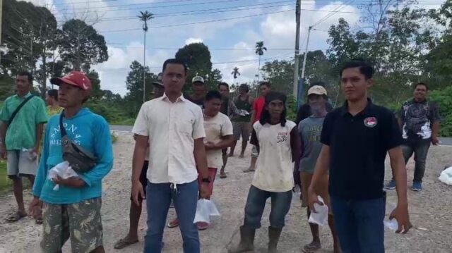 Banyak Kecurangan Pilkada, Ratusan Massa Remban dan Karang Anyar Demo KPU Muratara Untuk Pemilihan Ulang