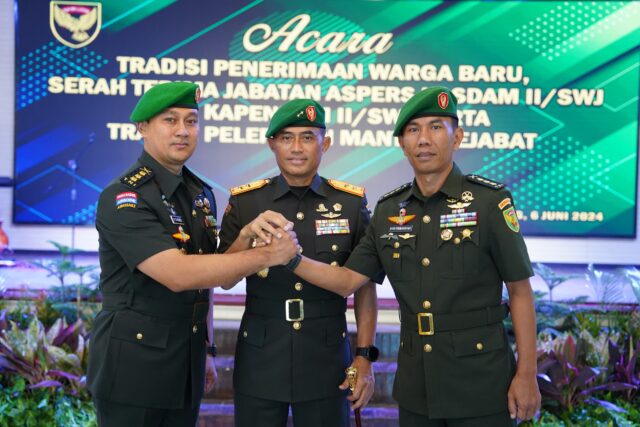 Pangdam II/Swj Pimpin Sertijab Dua Pamen Kodam II/Swj