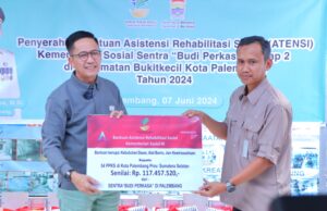 Serahkan Alat Bantu Pendengaran Hingga Sembako, Penyandang Disabilitas Jadi Perhatian Ratu Dewa