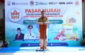 Ratu Dewa Ingin HUT Kota Palembang Bermanfaat Bagi Warga, Pasar Murah Diserbu Warga