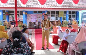 Ratu Dewa Peduli, Bagikan Bantuan Ke Sekolah- Sekolah