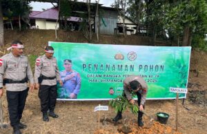 Dalam Menyambut Hari Bhayangkara Ke-78 Brimob Kalbar Ikuti Penanaman Pohon Serentak