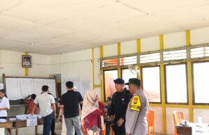 Personel Satbrimob Polda Kalbar Amankan Pemungutan Suara Ulang DPRD Kabupaten Sintang
