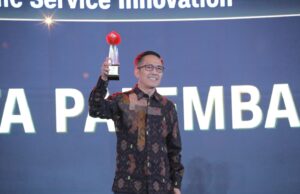 Disaksikan Para Tokoh Nasional, Ratu Dewa Terima Penghargaan CNN Indonesia Awards 2024 Inovasi Pelayanan Publik