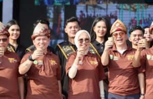 Ketua DPRD Provinsi Sumsel Hadiri Rekor MURI Minum Kopi di Pinggir Sungai Musi Serentak Terbanyak