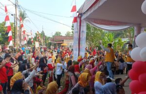 Ratusan Masyarakat Kelurahan Kali Serayu, Teriakkan ROIS Menang Menang Menang