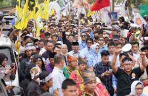 Angkat kearifan lokak, kirab budaya iringi Mawardi Yahya dan RA Anita Noeringhati ke KPU
