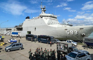 KRI Banda Aceh-593 Tiba di Balikpapan, Siap Dukung Peringatan HUT ke-79 RI di IKN