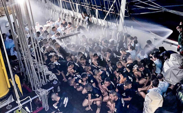 Ritual Mandi Khatulistiwa Wajib bagi Angktan Laut Dunia