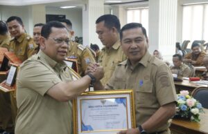 Mantap ! Dinas Kominfo Raih 2 Penghargaan Kearsipan Dari Pj Wali Kota Palembang