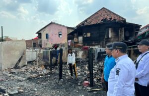 Sampaikan Duka Mendalam, Pj Wali Kota Tinjau Korban Kebakaran di 10 Ilir