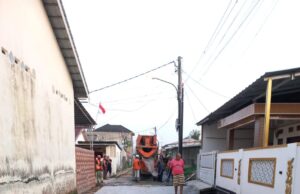 Warga antusias, Jalan Lingkungan Perumahan Safali Permai di Cor beton