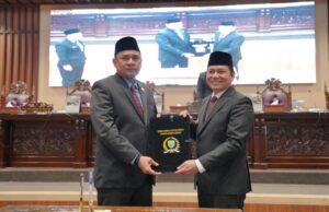 Pj Gubernur Elen Setiadi Hadiri Paripurna Penetapan Ketua dan Wakil Ketua Definitif DPRD Provinsi Sumsel Masa Jabatan 2024-2029