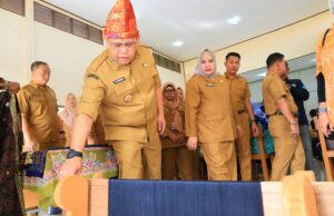 Pj Wali Kota Palembang Buka Pelatihan Tenun Songket Bagi Anak- anak Putus Sekolah