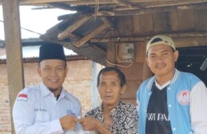 DPD Badar, DPC GCP, dan SMSI Kabupaten PALI Bagikan Puluhan Paket Sembako untuk Warga Kurang Mampu