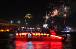 Ratusan Drone Menari Di Atas Sungai Musi, Perayaan Malam Tahun Baru Yang Spektakuler di Palembang