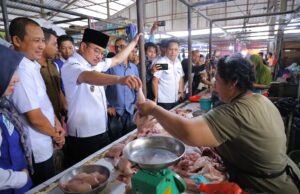 Sambangi Pasar Sekip, Prima Salam: Harga Sembako Relatif Stabil, Aman