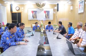 Ratu Dewa dan Prima Salam Support Ramanisa White Manfaatkan Tiang LRT untuk Media Promosi