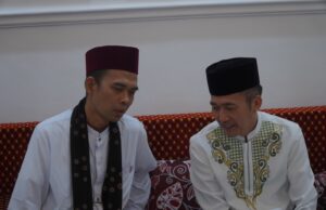 Hadir dalam Silahturahmi BPD HIPMI Sumsel, Ratu Dewa dan Prima Salam Sholat Isya dan Tarawih Bersama UAS