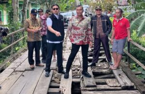 Ketua DPRD Kabupaten Kepahiang Gregory Dayefiandro, S.E., M.Sc bersama Wakil Bupati Kepahiang, H. Zurdi Nata, S.I.P.Sidak Jembatan Sidodadi