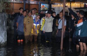 Tiga jam kelilingi daerah tergenang, Ratu Dewa temukan titik permasalah banjir di SMB