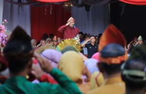 Pakaian Adat Warnai Upacara Hardiknas di Palembang, Sekda Tekankan Pendidikan Berkualitas