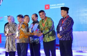 Wujud Nyata Palembang Cerdas, Sekda Aprizal Hasym Raih Penghargaan Dari Mendikdasmen