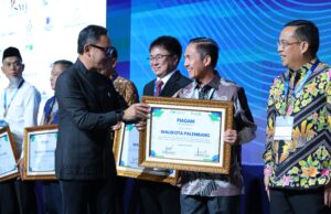 Terima Penghargaan Dari Perpamsi, Komitmen Wali Kota Palembang Menuju 100 Persen Sambungan Air Bersih
