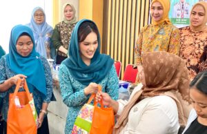 Cegah Stunting, PKK Palembang Berikan Makanan Tambahan Untuk Ibu Hamil