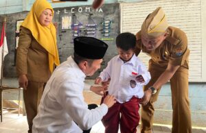 Puluhan Ribu Siswa Baru di Palembang Terima Seragam Gratis, Ringankan Beban Orang Tua