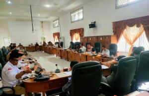 Ketua DPRD Kabupaten Kepahiang, Gregory Dayefiandro, S.E., M.Sc, Pimpin Langsung Rapat Gabungan Komisi Bahas Raperda RPJMD 2025-2030