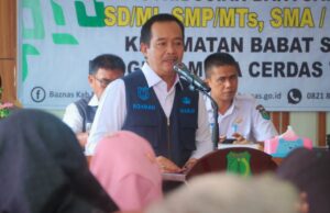 Wabup Muba Rohman Resmikan Penyaluran Beasiswa dan Bantuan Sosial di Kecamatan Babat Supat