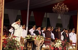 Di Langit Senja Komplek JSC, Penurunan Bendera Merah Putih HUT RI ke-80 di Palembang berjalan khidmat