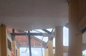 Atap SMP Negeri 39 Gandus Ambruk Diterjang Puting Beliung,Diknas Kota Palembang langsung turun ke lapangan