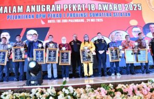 Andie Dinialdie SE,MM Ketua DPRD Sumatera Selatan Terima Anugerah PEKAT-IB Awards 2025