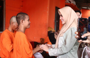 Sentuhan Kemanusiaan: Staf ahli PKK Palembang Serahkan Bantuan ke Yayasan Bagus Mandiri Insani