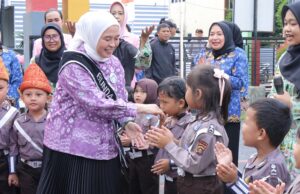 Hangatnya Momen Bunda PAUD Bercengkrama dan Membagikan KIA di TK Kemala Bhayangkari 01