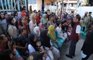 Hadir dengan Rasa Peduli, Ratu Dewa Kunjungi Korban Kebakaran di Lorong Khotib 35 Ilir