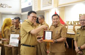 10 OPD dan 4 Kecamatan Terima Piagam Penghargaan Pengelolaan Kearsipan