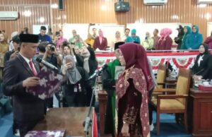 Gantikan Almarhum Saukani, Sulaila Resmi Dilantik Sebagai PAW Anggota DPRD Kabupaten Empat Lawang