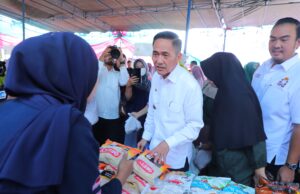 Warga Sambut Antusias, Pemkot Palembang dan HIPMI Gelar Pasar Murah di Griya Borang Indah