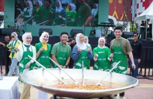 Feby Deru-Dewi Ratu Dewa Masak Pindang Tulang Bareng Bobon Santoso dan Chef Arnold