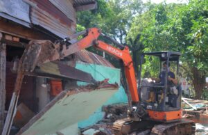 Berdiri di Lahan Kuburan, Pol PP Bongkar Rumah dan Kios di Puncak Sekuning
