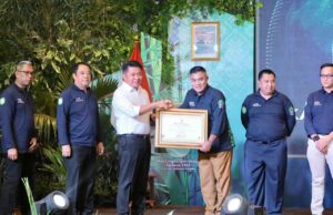 Momen Hari Lingkungan Hidup Sedunia, Ratu Dewa Raih 3 Penghargaan Langsung dari Gubernur Sumsel