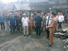 Bupati Joncik Salurkan Bantuan untuk Korban Kebakaran