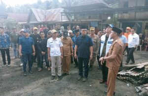 Bupati Joncik Salurkan Bantuan untuk Korban Kebakaran