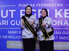 Dewi Sastrani Dikukuhkan Jadi Ibunda Guru Kota Palembang