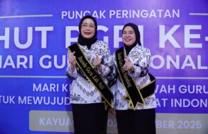 Dewi Sastrani Dikukuhkan Jadi Ibunda Guru Kota Palembang
