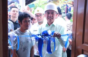 Wali Kota Palembang Serahkan Bantuan Rumah Layak Huni kepada PHL Dinas PUPR: Bukti Nyata Kepedulian Pemerintah