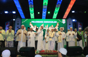 Palembang Bersholawat: Ribuan Umat Muslim Padati Kawasan Jakabaring dalam Lantunan Doa dan Dzikir